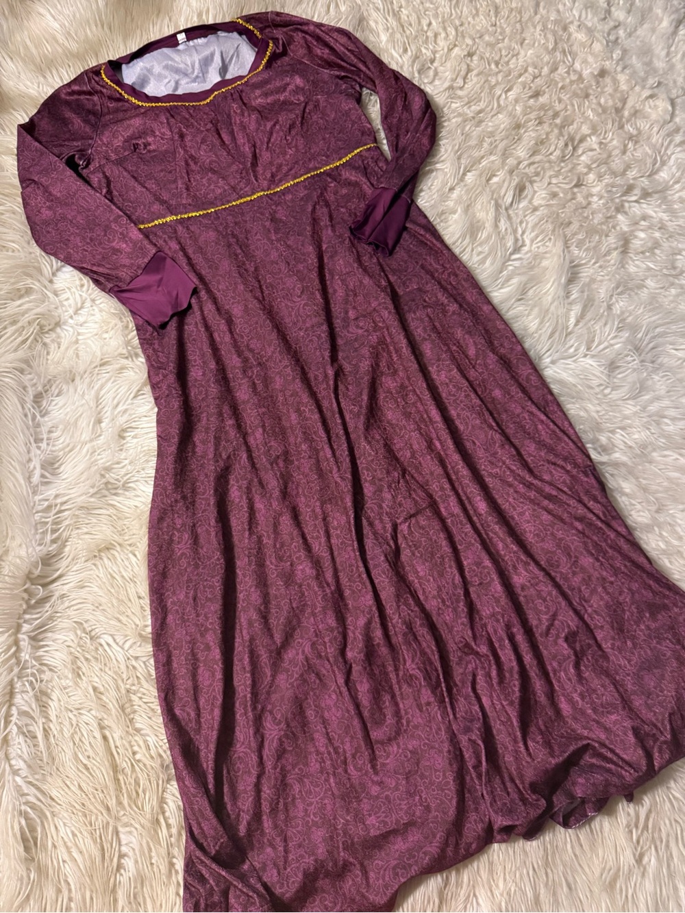 Women’s medieval costume (E5)